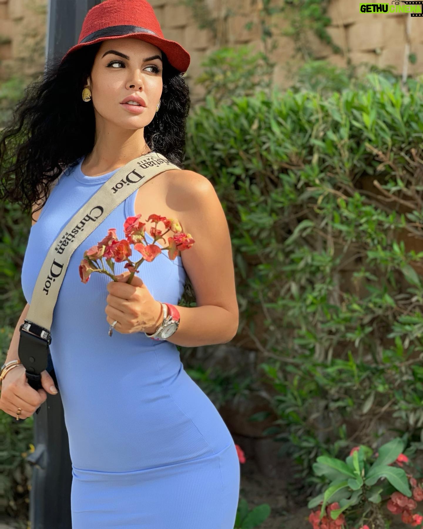 Tatiana - 752 Likes - #delayed is preferable to never #blue #tatiana #تاتياناحبشي #downtown