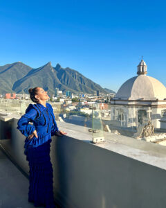 Tatiana Instagram - ¡Tengo orgullo del ser del norte! La ciudad de las montañas (Atrás de mi el cerro de la silla) Vestido : @carlospinedamx 🔷