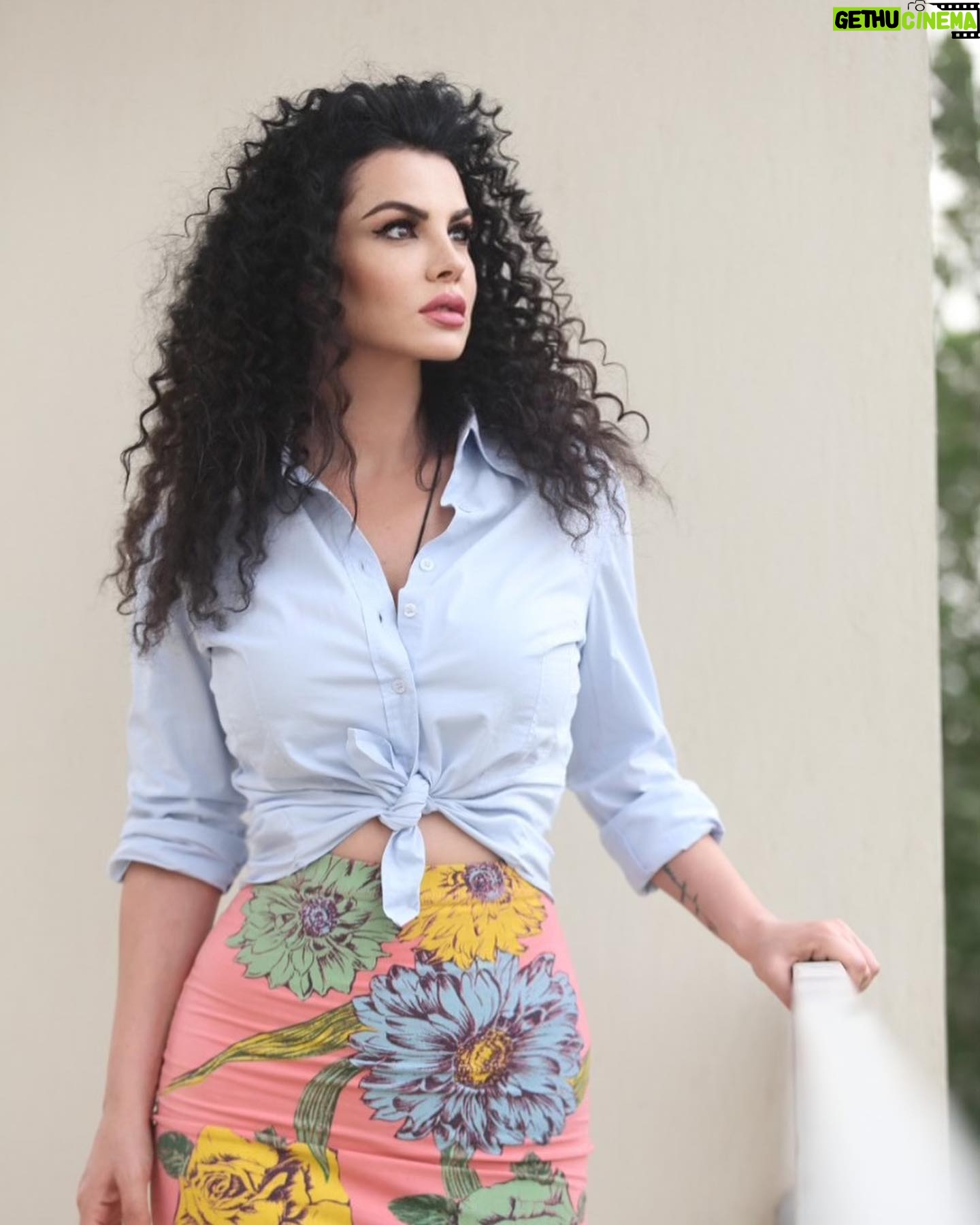 Tatiana - 1K Likes - Every #great dream begins with a #dreamer