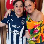 Tatiana Instagram – Feliz día a todas las mamás que están leyendo esto…. El trabajo más difícil. Gracias por formar hijos de bien, felicidades por ser ejemplo y dedicación… Gracias hijos por mis flores, mis regalos, pero sobre todo por sus abrazos y su amor!

Felicidades a mi Madre. Guerrera, moderna, precursora, culta, apoyadora, cariñosa y amorosa! 🫶