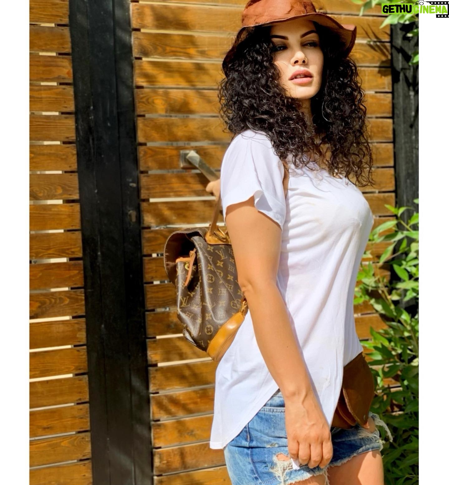 Tatiana - 1.1K Likes - #friday the #golden child of the #weekend #tatiana #تاتياناحبشي