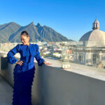 Tatiana Instagram - ¡Tengo orgullo del ser del norte! La ciudad de las montañas (Atrás de mi el cerro de la silla) Vestido : @carlospinedamx 🔷