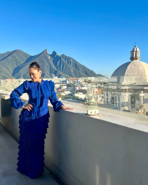 Tatiana Instagram - ¡Tengo orgullo del ser del norte!
La ciudad de las montañas (Atrás de mi el cerro de la silla)
Vestido : @carlospinedamx 🔷