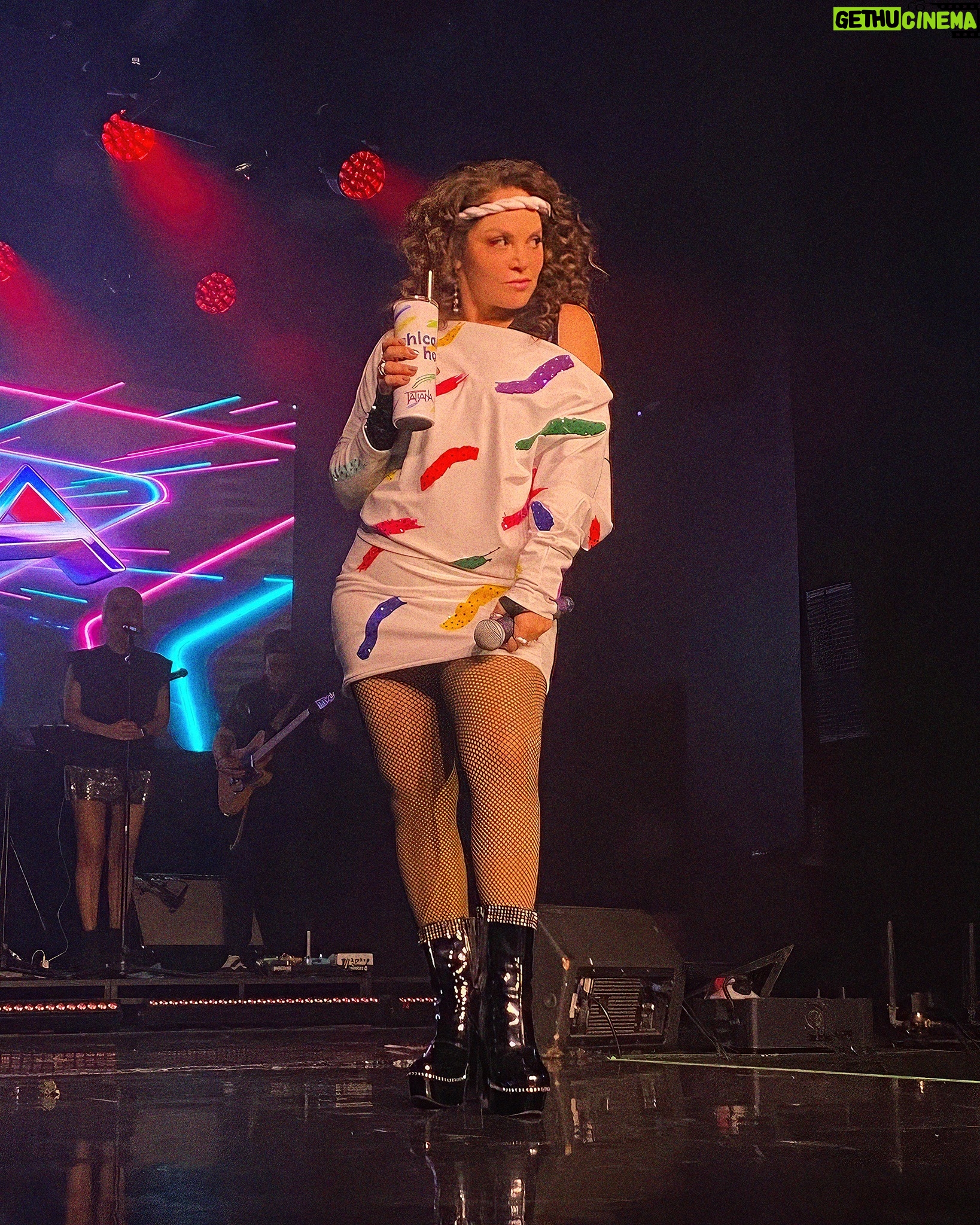 Tatiana Instagram - Increíble noche la que se vivió en @dionlivecenter, gracias por acompañarme en esta segunda fecha celebrando 40 años de carrera...
