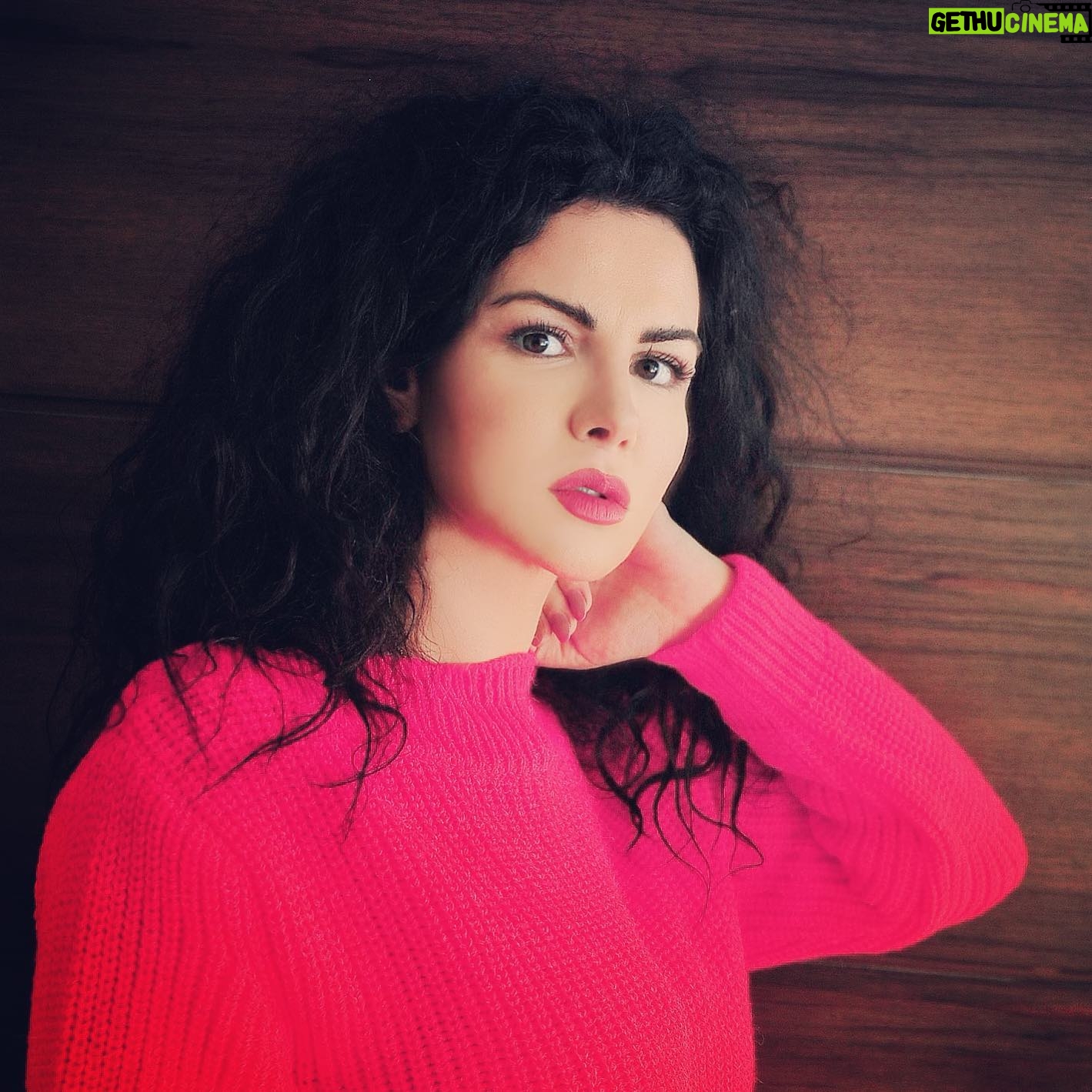Tatiana Instagram - La vie en rose 🥀#new #goodmorning #fashion #star #tatiana #تاتيانا #تتياناحبشي
