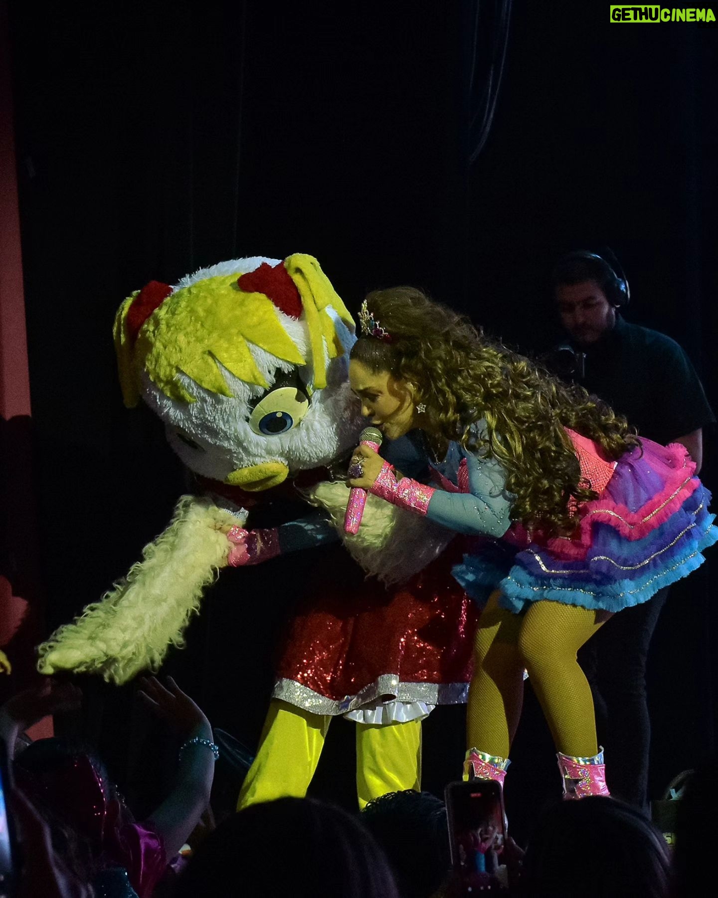 Tatiana Instagram - ¡Gracias por acompañarme en @escenariognpseguros! La pasé increíble y estrene mis 2 nuevas canciones: "Gracias y por favor" y "Más amor", que ya están disponibles en todas las plataformas. Gracias por tanto amor. 💘 💖 Fotos 2, 3, 4, 7, 9, 10: @postdata.studio Foto 6: @prfotografiayvideo