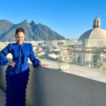 Tatiana Instagram - ¡Tengo orgullo del ser del norte! La ciudad de las montañas (Atrás de mi el cerro de la silla) Vestido : @carlospinedamx 🔷