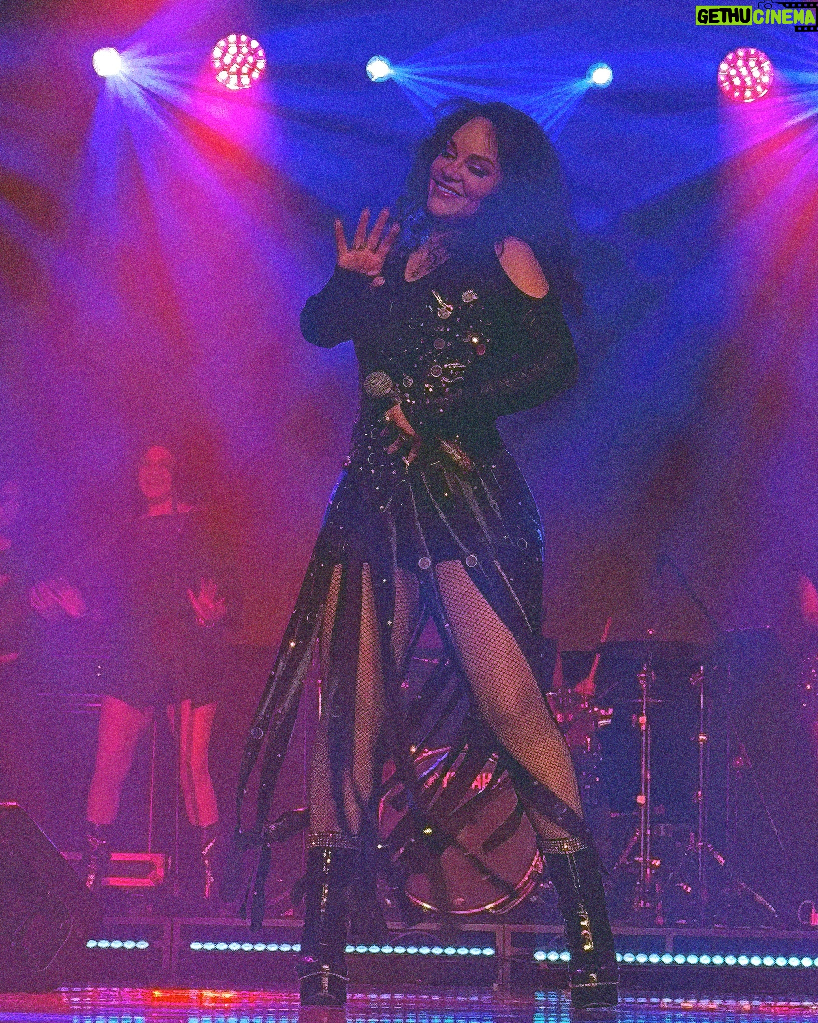 Tatiana Instagram - Increíble noche la que se vivió en @dionlivecenter, gracias por acompañarme en esta segunda fecha celebrando 40 años de carrera...