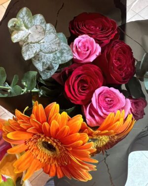 Tatiana Instagram - Feliz día a todas las mamás que están leyendo esto…. El trabajo más difícil. Gracias por formar hijos de bien, felicidades por ser ejemplo y dedicación… Gracias hijos por mis flores, mis regalos, pero sobre todo por sus abrazos y su amor!

Felicidades a mi Madre. Guerrera, moderna, precursora, culta, apoyadora, cariñosa y amorosa! 🫶