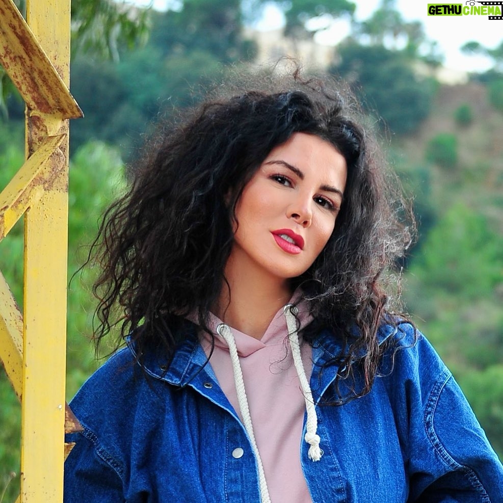 Tatiana - 630 Likes - Knowledge is the new rich, arm yourself with it.#smart #star