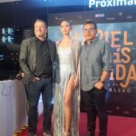 Tatiana Astengo Instagram - Anoche estuvimos en el Avant Premier de la película LA PIEL MÁS TEMIDA de @joel.calero.3 con @luchocaceresa y @juanaburga Yo soy fan de Joel porque considero que es un cineasta con un inmenso talento y con un mundo interior efervescente que al compartir sus historias de una aparente simpleza y cuando menos te lo esperas te da con fuerza y te parte esa coraza con la que andamos para vivir en este país/mundo que nos implica retos. El Peruano debe reconocerse en las películas de Joel por esa sensación de soledad, abandono, y desarraigo pero que a pesar de ello continuamos adelante mientras las heridas cicatrizan. Tenemos que ver LA PIEL MÁS TEMIDA… y juntos transitar ese viaje para no sentirnos tan solos. La foto, el arte, la música, los actores, la dirección son de exquisita sobriedad. Mi querido @luchocaceresa dándole ese peso y control a la historia al lado de una @juanaburga que brilla por su sencillez interpretativa en su primera película. Vamos al cine queridos seguidores, esta película debe estar en tu memoria, en tu historia. 🇵🇪 Les comparto toda la información. Nos vemos en el cine!