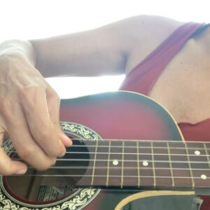 Tatiana Astengo Instagram - Días limeños … 
1. Sudando 😅 (transpirando, para los sensibles) 
2. Practicando en mi guitarra. 
3. Una pasta con langostinos en salsa rosso y su sangría más.
4. Detrás de cámaras de película REDENCION que desde mañana estará en la sala @ccpucp vayan!