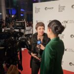 Tatiana Astengo Instagram - La fiesta del cine de Lima me trae a estas maravillosas personas que en su momento me acogieron con mucho amor y generosidad en España. Esther y Joaquin, dos grandes de la cinematografía española. Ella la mano derecha de Almodóvar y él fotógrafo de mi primera película en España. Compañer@s y amig@s que disfrutamos del séptimo arte y es un placer vernos cada año ✨ Larga vida al cine 🎬