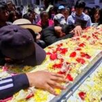 Tatiana Astengo Instagram – Jose Luis Aguilar Yucra (20 años) 
Retornaba después del trabajo a su casa cerca al aeropuerto de Ayacucho cuando al asomar la cabeza por una esquina recibió un impacto de bala en el cráneo. Su muerte fue instantánea. 
Jose Luis no participaba de la marcha, padre de un niño de 2 añitos! 
Esa es la tragedia como bien dice @rosamariapalacios.pe detrás de todo este despropósito hay seres humanos, familias, niños, huérfanos…
Aquí se trata del derecho a la vida! 
Este joven ayacuchano ya había sido víctima del conflicto armado, primero mataron a su madre y los militares desaparecieron a su hermano y hace un año otro militar le quita la vida. 
A su niño solo le queda besar la fotografía de José Luis 🥹 (ver foto)
la pareja de José Luis, Mariela Pablo, me escribió ayer vía X ( Twitter) para contarme que esta barbarie vestida de política le arrebató su único sustento y la posibilidad que su hijo creciera al lado de su padre. 
Esto no es justo! Morir así no es justo y menos sabiendo que se trataron de órdenes de parte de quienes deberían protegernos! 
Acabaron con sus sueños y le quitaron el abrazo de su padre a un niño. 

#nosfaltan50
#dequecolorsontusmuertos 
@mariocolan 
@cnddhhperu 
@larca.meicap 
#niolvidoniperdon

dequecolorsontusmuertos.pe