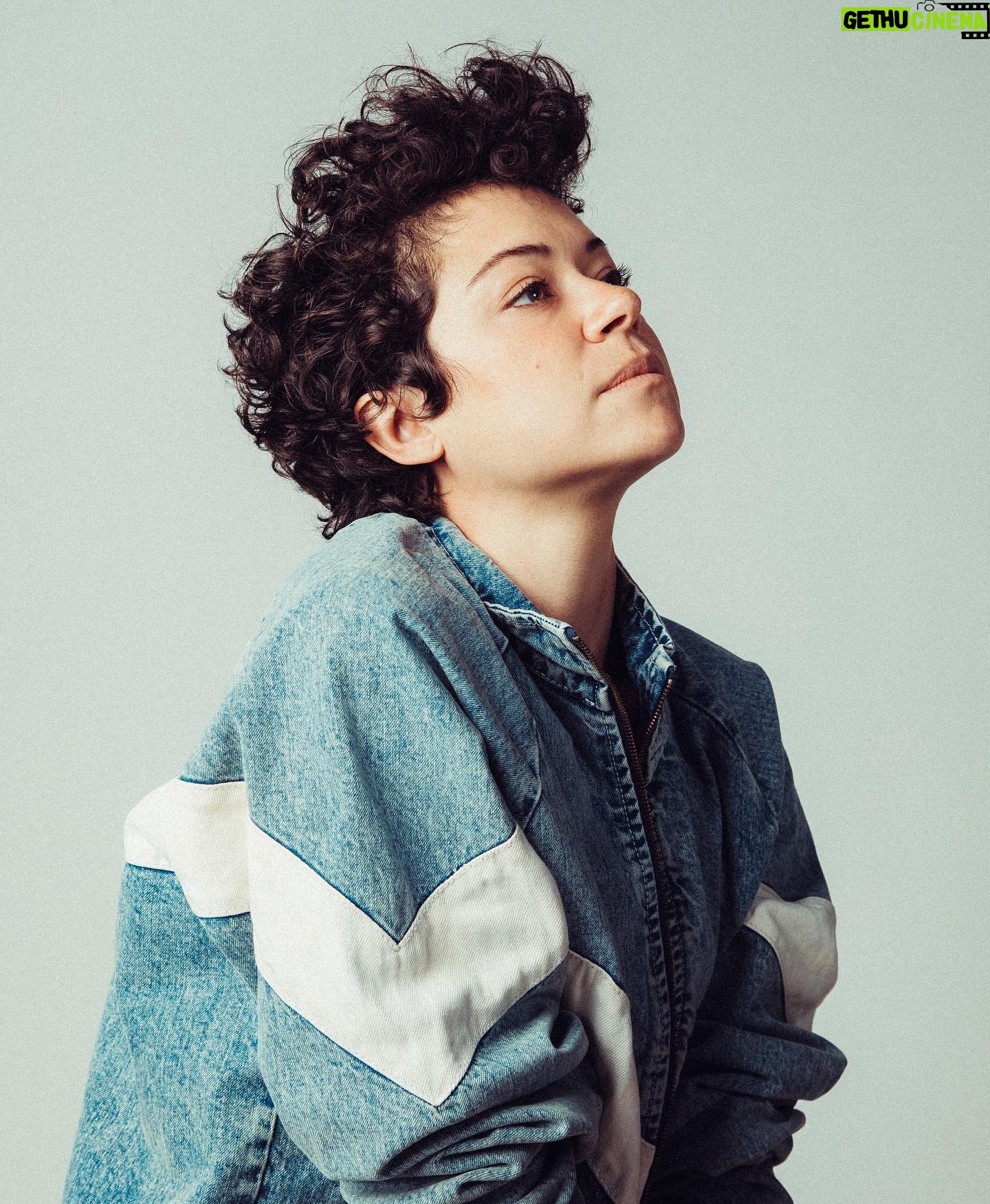 Tatiana Maslany - 55.6K Likes - Buzz/his girlfriend (woof) 📸: @selashiloni