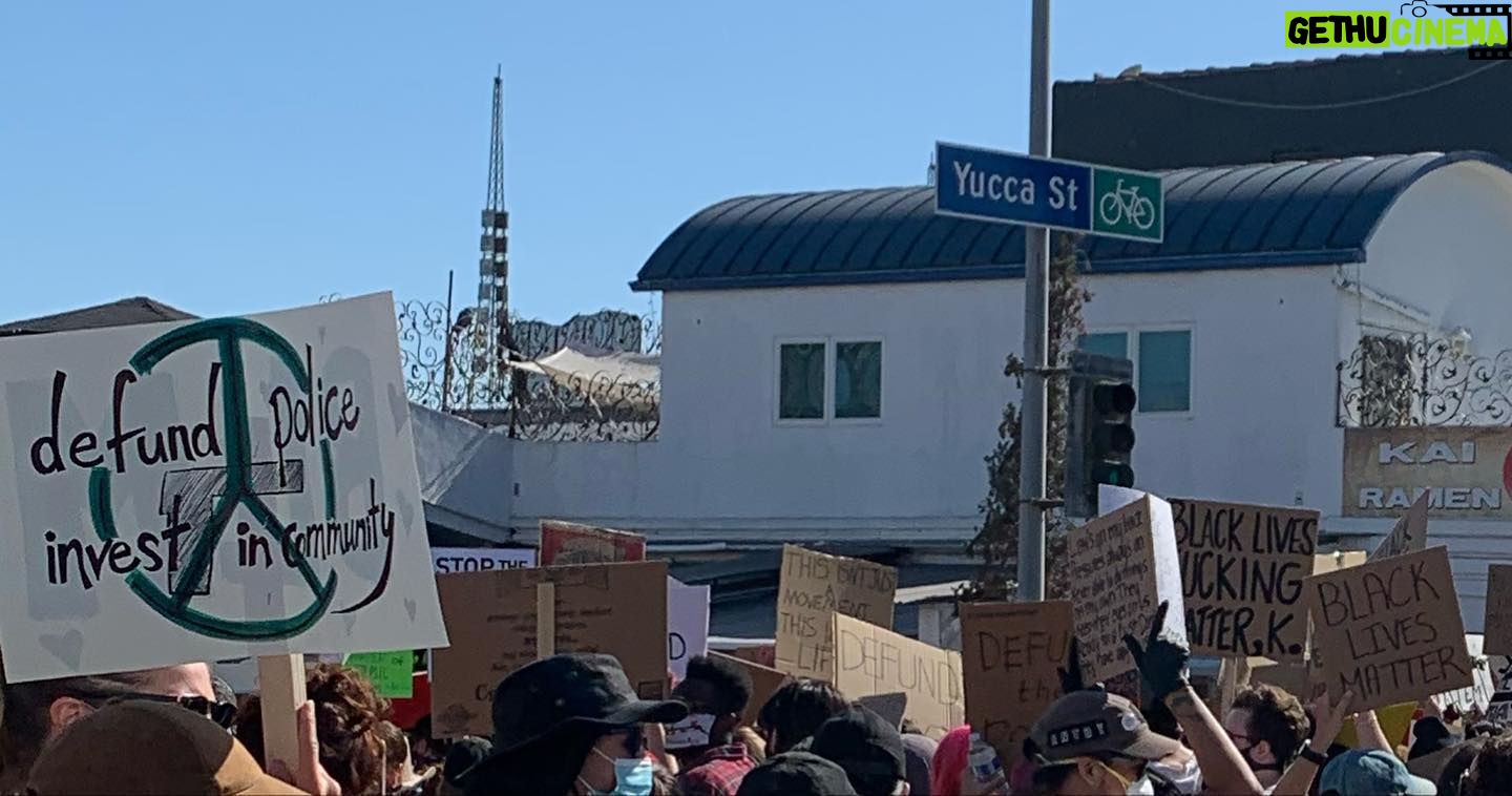 Tatiana Maslany Instagram - 50K in LA #blacklivesmatter #defundthepolice @mvmnt4blklives @blmlosangeles @blklivesmatter @bldpwr #breonnataylor #georgefloyd #tonymcdade #ahmaudarbery #ninapop