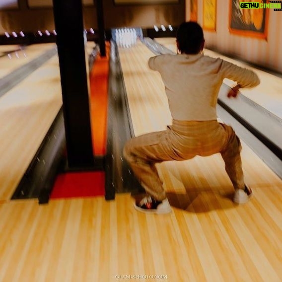 Tatiana Shmayluk Instagram - Bowling should be banned! 🤦🏻♀️😫 Come see the last show on this tour in Tempe, Arizona tonight! . . Photo: @linaglasirmusicphoto #jinjer #suicidesilence #allhailtheyeti