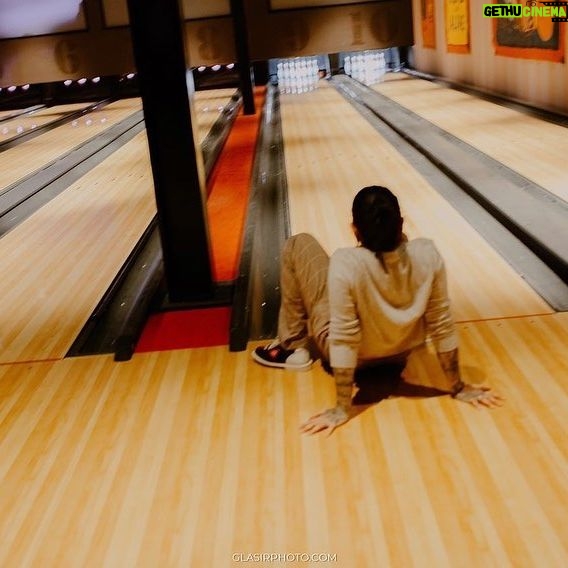 Tatiana Shmayluk Instagram - Bowling should be banned! 🤦🏻♀️😫 Come see the last show on this tour in Tempe, Arizona tonight! . . Photo: @linaglasirmusicphoto #jinjer #suicidesilence #allhailtheyeti