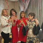 Tatiana Stefanidou Instagram - Η αγάπη είναι επιλογή. ❤️Είναι αυτό που σε κάνει να θέλεις μόνο να δώσεις, χωρίς να περιμένεις να πάρεις. ❤️Να χαρίσεις αγκαλιές, χαμόγελα, λόγια τρυφερά. ❤️ Την αγάπη γιορτάσαμε χθες. ❤️Την αγάπη για τη ζωή, την οικογένεια, τους φίλους! ❤️Με κόκκινα μπαλόνια, σοκολατάκια ( με το σίγμα παχύ όπως το λέει η Ντόρα), τριαντάφυλλα και μπόλικη …παιδικότητα. ❤️ Χρόνια Πολλά σε όλους! ❤️#valentinesday #valentinesdecorations #valentinesoutfit #love #red #balloons