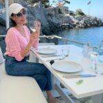 Tatiana Stefanidou Instagram - Ηλιόλουστες, ανοιξιάτικες, θαλασσινές καλησπέρες από την γραφική #Υδρα, ένα από τα ωραιότερα, ιστορικά νησιά της χώρας. Σε αυτό συνέβαλαν οι υπέροχοι Υδραίοι και η ανακήρυξη της πόλης ως διατηρητέας. #Υδρα#hydraislandgreece #greece🇬🇷 #greekislands