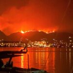 Tatiana Stefanidou Instagram - Η θάλασσα της Κέρκυρας βάφτηκε κόκκινη χθες βράδυ από τη φωτιά. Η καρδιά μας μάτωσε. Για τη Ρόδο, για την Κέρκυρα, για τη Μάνδρα, για κάθε δάσος, κάθε σπιτι κάθε επιχείρηση που έγιναν στάχτη. Το κράτος πρέπει να επενδύσει ακόμη περισσότερα στην πυροπροστασία. Η Ελλάδα κινδυνεύει από την κλιματική αλλαγή και τις πυρκαγιές. ΔΕΝ ΜΠΟΡΟΥΜΕ ΝΑ ΧΑΣΟΥΜΕ ΑΛΛΟ ΠΡΑΣΙΝΟ!!! Αλλά και κάθε ένας από εμάς πρέπει να γίνει πιο υπεύθυνος. Οι περισσότερες πυρκαγιές, εκτός από τους εγκληματικούς εμπρησμούς, ξεκινούν από ανθρώπινο λάθος, αδιαφορία, έλλειψη σεβασμού του περιβάλλοντος. Όλοι μαζί ενωμένοι πρέπει να φυτέψουμε ξανά και το τελευταίο δέντρο που κάηκε. #kerkira #corfu #fotia #fire