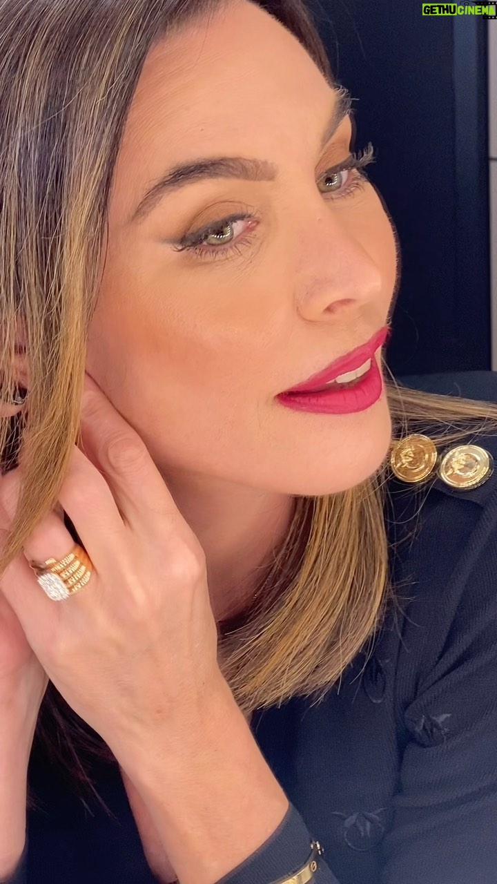 Tatiana Stefanidou Instagram - @tlive_alphatv backstage 🖤#alphatv