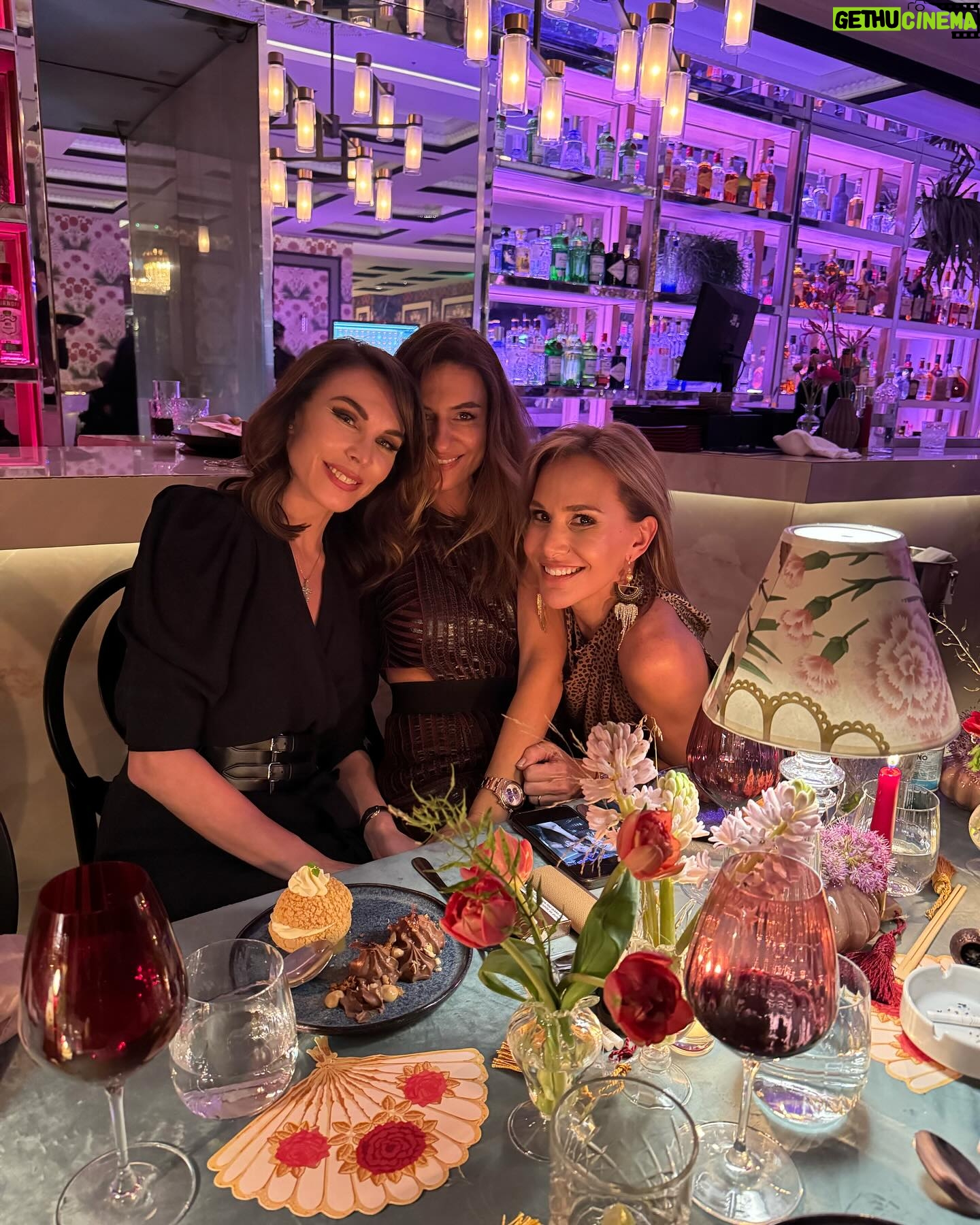 Tatiana Stefanidou Instagram - Με @tsalikisgiorgos τρελοκόριτσα @katko_styles @elinavam και τα αγόρια μας σε ένα από τα top party της χρονιάς! #party#nightout