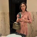 Tatiana Stefanidou Instagram - Pre easter dinner με υπέροχους οικοδεσπότες την @dralkistisprinou και τον @drboukouvalas 🙏🏻🐰🐣🌸🌼🌺 #easter #easterdecor