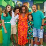 Tatiana Tiburcio Instagram - Final de semana foi a festa desse pequeno q tomou de assalto meu coração @matheusassis.oficial . Foi uma maratona!!! Estava em São Paulo trabalhando mas prometi q dava um jeito de ir... e fui! 6h de ônibus depois de um dia intenso, ida corrida ao shopping pra comprar o presente na última hora, lidar com o ciume do meu filho (rrss) me perder de carro na Taquara, chegar na festa pra ficar 20min e sair correndo pro aeroporto pra pegar o último voo possível pra estar no set de filmagem as 7h do dia seguinte. Ufa!!! Foi puxado...mas eu faria tudo de novo! Te amo meu Teteu!!! Felicidades hj e sempre. Um xero da eterna vovó Jussara