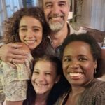 Tatiana Tiburcio Instagram - Um #tbt já cheio de saudades desse trabalho e dessa turma incrível!!! Peguei o rolo de câmera e sai marcando de forma aleatória momentos lindos q vivi nesse processo. Como foi lindo...! Falta tanta gente querida nesse registro! Tantas pessoas que, ao lado das q aqui estão, ganharam um lugar no meu coração e vou levar pra sempre!!! Obrigada a cada um e a todos por esse tempo q vivemos juntos, as nossas trocas e pela possibilidade de crescimento diário. Vou sentir saudades... Obrigada TERRA E PAIXÃO