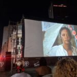 Tatiana Tiburcio Instagram - Ontem foi dia de @id_br um prêmio muito importante para o povo negro mas eu não tinha como estar lá porque ontem tbm aconteceu um evento muito especial: a pré estreia do longa DIÁLOGOS COM RUTH DE SOUZA de Juliana Vicente @julianavicente.br . O filme conta a trajetória da minha querida amiga Ruthinha. Uma das maiores atrizes do cinema, teatro e TV do Brasil cuja trajetória não recebe os holofotes merecidos não só pelo talento incontestável mas pela gigantesca contribuição para abertura de caminhos para as atrizes negras desse pais. Se hj eu sou atriz foi por conta dos meus olhos terem cruzado os olhos de Ruth numa cena do filme Sinhá Moça quando eu tinha uns onze, doze anos. Uns 15 ou 20 anos depois me encontrei com Ruth em minha primeira novela (curiosamente, Sinhá Moça) e a partir daí ela se tornou minha melhor amiga, estando presente nos momentos mais significativos da minha caminhada pessoal e profissional. No meu casamento, no nascimento do meu filho, na minha separação... rla sempre estava lá pra mim e eu pra ela... então ontem eu não podia estar em outro lugar senão ali de frente para o Teatro Municipal do Rio de Janeiro onde ela brilhou com o Teatro Experimental do Negro e onde me despedi de seu corpo em seu velório. Ontem um filme me passou na cabeça enquanto assistia o longa naquele lugar tão emblemático. Passei muito mal o dia todo... acho q meu emocional estava gritando. Mas no final da projeção, depois de abraçar a Ju, de encontrar meu mestre, amigo, pai, @hiltoncobra Cobrinha percebi q meu mal estar foi embora com minhas lágrimas de saudade e deu espaço para um gigantesco sentimento de gratidão, esperança e amor por aquela q me inspirou a ser a atriz q sou hj. Minha amiga... minha Ruthinha... como eu te amo! Parabéns Ju Vicente e @ornellas.dani por terem eternizado no veículo q ela mais amava sua brilhante trajetória. Foi uma noite mágica de encontros, reencontros e mais uma vez despedida da minha Ruthinha... t amo pra sempre...❤️ DIÁLOGOS COM RUTH DE SOUZA a partir de hj nos cinemas do Brasil