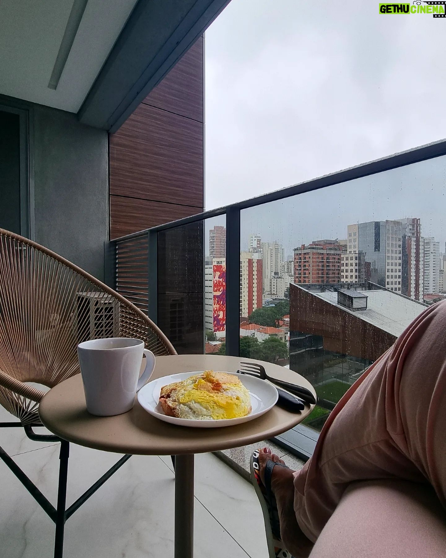 Tatiana Tiburcio Instagram - Bom dia chuvoso em SP