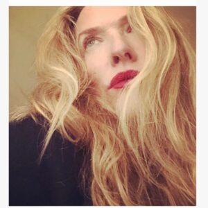 Tatjana Patitz Instagram - Friday night ⭐️ #friday #night #music #fun ♥️