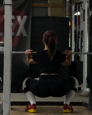 Tatum McCann Instagram - Swipe for squats and the only part of my body that’s actually vascular: the neck vein
.
.
Also the hip imbalance but we’re not gonna talk about that, it’s the best it’s been since 2016 😅
.
.
Socks: @hexxeeofficial code TATUMTOTS3720