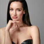 Tatyana Denisova Instagram - 💄💋 «Я такая, какая есть, нравится вам это или нет». Иконическая помада Rouge Pur Couture от @YSLBEAUTY для женщин, которые знают, что хотят сказать. И как это сказать. Помада, которая ясно показывает мои убеждения. #ROUGETALKS #YSLBEAUTY @YSLBEAUTY @REDKEN @kirillshabalin @ani_mikheeva @ekaterina_o_goncharova @zhenyabayan @di_petrusha 💄Оттенок № 156 — Nu Transgression Приготовьтесь нарушать правила: говорить громко или шептать страстно, неважно. С этим нюдовым оттенком я-это я.   💄Оттенок № 1966 — Rouge Libre 1966 год — когда Ив Сен-Лоран нарушил привычные представления о ношении смокинга. Мощный элемент мужского гардероба неожиданно стал женским. Свобода собственных решений и удовольствие от провокационных высказываний.