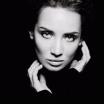 Tatyana Denisova Instagram - Нашла фото старое. Не люблю фотографироваться, правда @iartsevava Валюша? Не поймать меня. Надо учиться. Как дела у Вас?🖤🐾