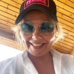 Tatyana Morozova Instagram - ПЯТЬ ДНЕЙ осталось до конца лета!! Решила вам напомнить, что на носу последние выходные перед наступлением осени. И нужно успеть всё, что планировали: - сходить на шашлыки в лес, - искупаться в водоёме, - сходить по грибы, - съесть вкуснейший арбуз, - проснуться на рассвете, а лучше не ложиться вовсе и встретить его! Мне ещё хочется погулять босиком по росе☺️ Что в вашем летнем списке желаний?😜