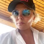 Tatyana Morozova Instagram - ПЯТЬ ДНЕЙ осталось до конца лета!! Решила вам напомнить, что на носу последние выходные перед наступлением осени. И нужно успеть всё, что планировали: - сходить на шашлыки в лес, - искупаться в водоёме, - сходить по грибы, - съесть вкуснейший арбуз, - проснуться на рассвете, а лучше не ложиться вовсе и встретить его! Мне ещё хочется погулять босиком по росе☺️ Что в вашем летнем списке желаний?😜