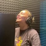 Tatyana Morozova Instagram - Мечты детства исполняются! Я говорила прежде, что озвучиваю маму Нону в мультсериале «Кошечки-собачки»☺️ А вот непосредственно процесс закулисья, сейчас записываем новогодние выпуски, нужно успеть все подготовить вовремя🙌 Поделитесь, персонажа из какого мультфильма вы бы с радостью озвучили?)