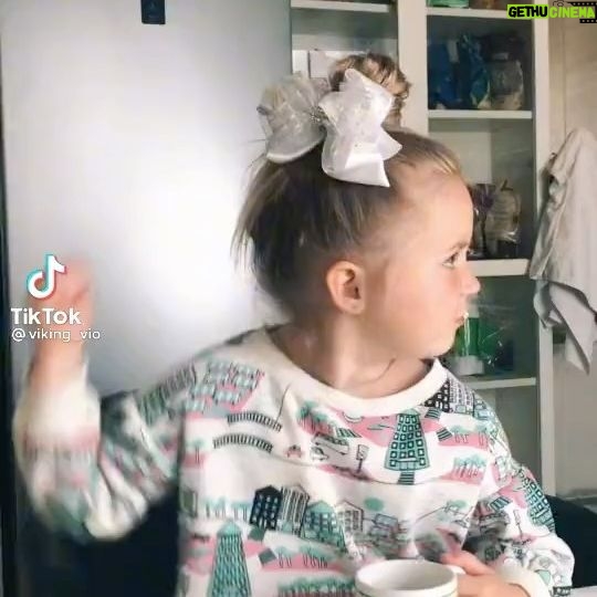 Tatyana Morozova - 12.6K Likes - Лучшего видео, чем это не сыскать во всем тикток😂 На моменте с бугабу и родительским чатом я уже плакала от смеха!!)
Мамы, насколько правда? По-моему это 10 из 10!😁