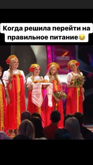 Tatyana Morozova Instagram - Безбулочная диета не удалась, та и ладно! Лето все равно уже прошло😂🤣 

Осень, хочется горячей шарлотки и хачапури какого-нибудь😋🥧

А что из выпечки вы готовы есть не переставая?😉