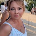 Tatyana Morozova Instagram - Чем по правде артисты занимаются на съемках: ругаются и смотрят на красивых мужчин😎😂🤣 А что вы делаете на работе?)