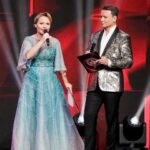 Tatyana Morozova Instagram - Это было абсолютно незабываемо! Я в этот вечер своего деда мороза нашла, но он ещё думает 😂😂😂 Спасибо моему соведущему @oleshkoaleksandr — настоящий профессионал! Было приятно и легко поработать вместе :) Платье: @boutique_orchideya Украшение: @esperance_boutique