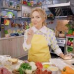 Tatyana Morozova Instagram - Осенний букет — уже в эту субботу на передаче «Самый вкусный день». Будем сводить вас с ума и учить готовить изысканные блюда французской кухни🥰 Стартуем завтра, в 10:00 на канале ТВЦ. Жду каждого💙