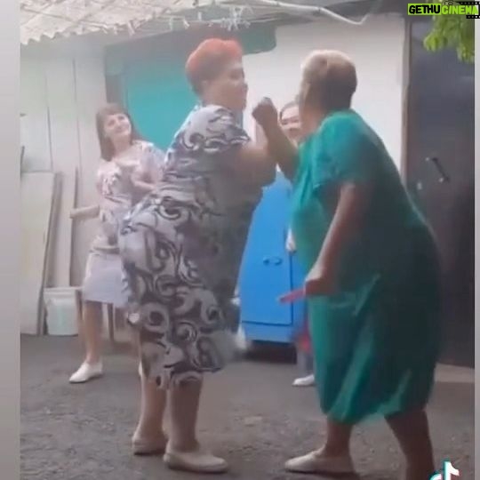Tatyana Morozova - 12K Likes - Говорите что хотите, но второй вариант определённо мой фаворит!!😁
Они танцуют с такой отдачей, энергией!
Аж самой хочется встать и также подвигаться, правда?)😋