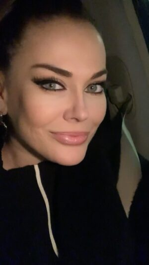 Tatyana Tereshina Instagram - Так много всего произошло в моей некогда беспечной яркой  жизни ,за  последнее время.. О, Боги, как я не сошла с катушек, сама не понимаю.. а я только хорошею и мододею🤣🤣🤣. Я видимо птица Феникс… 🦅