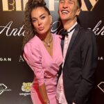 Tatyana Tereshina Instagram - Знаете чему я удивляюсь? Обесцениванию людей.. Сейчас расскажу... Вот два года назад я познакомилась с Андреем . Это мой друг. Очень отзывчивый чуткий человек. Душа, доброта,мудрость и благородство.. он настоящий.. именно настоящий. Не фальшивый, не мелочный… Вот у меня умер родной брат 10 лет назад и я постоянно повторяю, что Бог мне послал еще одного брата…не устаю благодарить его за это. При этом у Андрея есть сестра, родная, о которой он заботился, хотя старшая она.. которой он когда-то машину подарил, хотя он брат.. не папа, не мама, не мужик… так вот она с ним не общается. От слова совсем.. стал ненужен. Неинтересен. Обзывают , не помогают, сплетничают .. господи, люди, вы глупцы. Я б столько отдала чтоб просто хотя бы позвонить поболтать с братом. Смех бы услышать..Но я никогда не услышу его голоса. Увы. Только во сне.. А вы осознано не общаетесь. Ну ладно он был бы подлец, предатель, убийца.. тут можно понять и не прощать за такое… но это не так… Люди, вы с братьями не общаетесь.. с родными.. я развожу руками. @mmorozov_av morozov 🩷