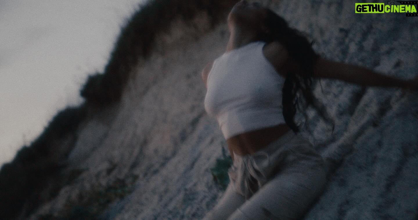 Taveeta Szymanowicz Instagram - stills from our little film "metamorphosis" — out now on @beyondtheshort ⭐️ link in bio x Creative Director:@taveeta DOP: @thepeterschnobb Producer: @madetotell Post Production: @thepeterschnobb First Assistant Camera: Jason Lin Production Assistant: @scottydynamo Hair, Makeup, Wardrobe: @jessgagliano Dancer/Choreographer: @taveeta Music: Spearfisher