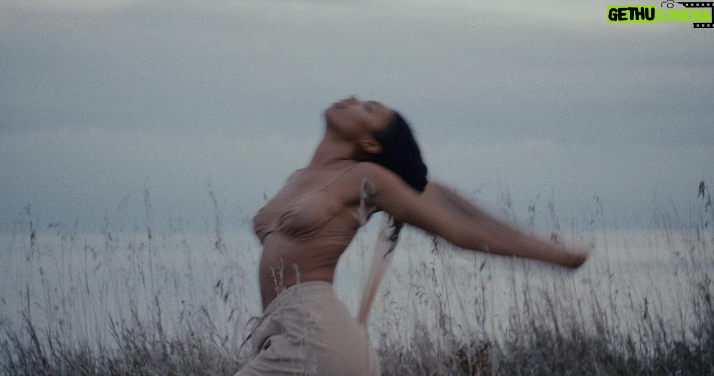 Taveeta Szymanowicz Instagram - stills from our little film "metamorphosis" — out now on @beyondtheshort ⭐️ link in bio x Creative Director:@taveeta DOP: @thepeterschnobb Producer: @madetotell Post Production: @thepeterschnobb First Assistant Camera: Jason Lin Production Assistant: @scottydynamo Hair, Makeup, Wardrobe: @jessgagliano Dancer/Choreographer: @taveeta Music: Spearfisher