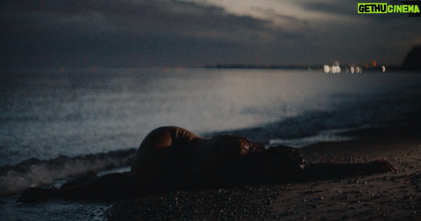 Taveeta Szymanowicz Instagram - stills from our little film "metamorphosis" — out now on @beyondtheshort ⭐️ link in bio x Creative Director:@taveeta DOP: @thepeterschnobb Producer: @madetotell Post Production: @thepeterschnobb First Assistant Camera: Jason Lin Production Assistant: @scottydynamo Hair, Makeup, Wardrobe: @jessgagliano Dancer/Choreographer: @taveeta Music: Spearfisher